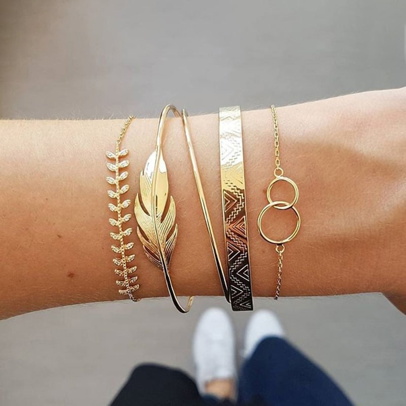 Gold Feather Circle